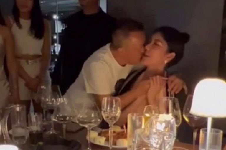 Read more about the article Eric Tsang, 69, says he doesn’t know the 26-year-old Malaysian model who kissed in viral video